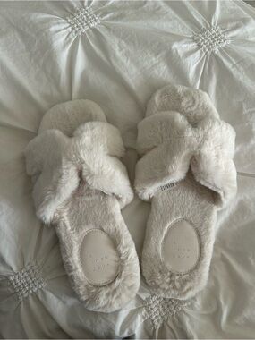 Target Women's Plush Crisscross Fuzzy Slippers in Cream